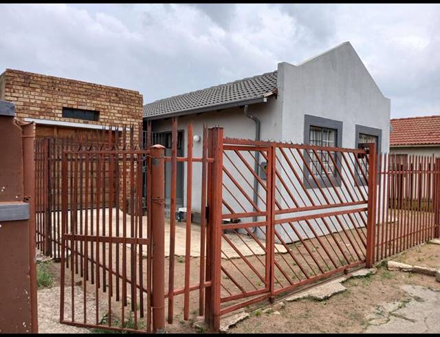 2 BEDROOM HOUSE FOR SALE IN MAGAGULA HEIGHTS